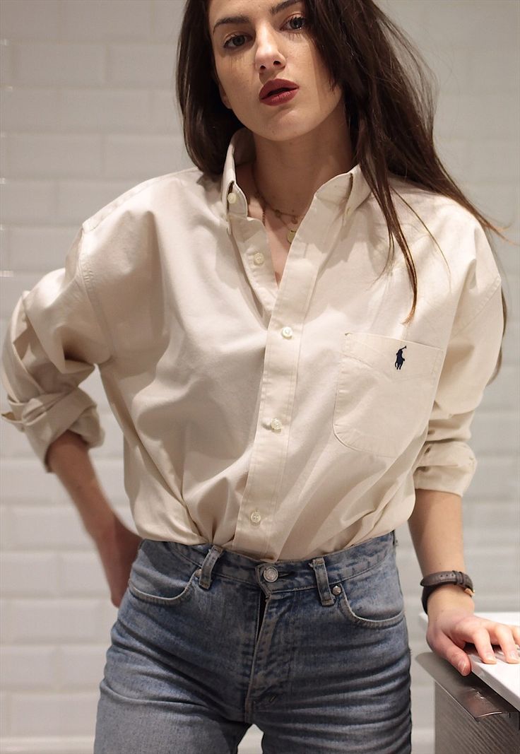 #oxfordshirt Outfit For White Polo, Man Shirt Woman Outfit, White Polo And Jeans Outfit Women, Polo Woman Outfit, White Polo T Shirt Outfit Women, Polo Blouse Outfit Women's, Polo Outfits For Women Casual, Women Polo Outfit, Polo Ootd Women