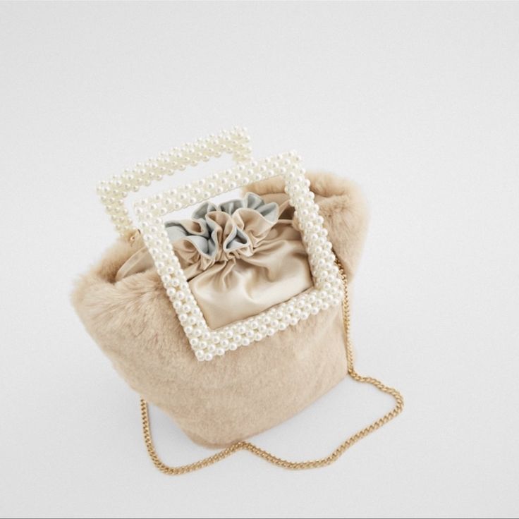 Beige Basket Bag. Faux Fur Upper. Handles With Faux Pearls. Crossbody Chain Shoulder Strap. Lined Interior. Satin Effect Interior Bag With Drawstring Closure. Height X Length X Width 7.9 X 7.9 X 5.1 Inches (20 X 20 X 13 Cm) New With Tag Zara Purse, Tweed Purse, Faux Fur Bag, Zara Mini, Pink Crossbody Bag, Fur Bag, Zara Bags, Zara Leather, Satin Bags