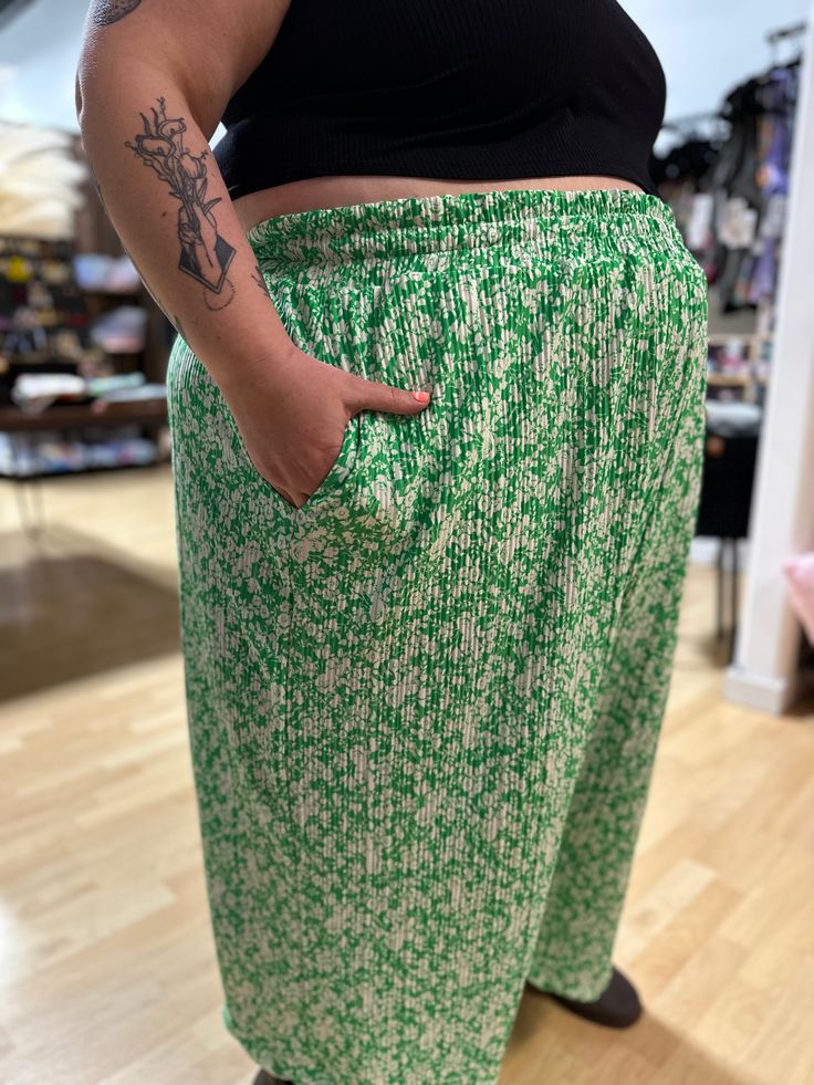 You guys loved the first iterations of these fun pleated Elyse Pants so here we are again with a super fun green and white floral options! Cut in our Elyse pant style these are a statement and also super comfy with a wide elastic waistband and POCKETS. *These cuties are made to order so please allow a little extra time for shipping- approximately 2-3 weeks from order date.* Spring Green Pleated Bottoms, Green Pleated Bottoms For Spring, Trendy Pleated Wide Leg Pants For Summer, Green Wide-leg Pants For Day Out, Green Wide Leg Pants With Elastic Waistband For Loungewear, Green Wide Leg Pants For Day Out, Casual Green Wide Leg Pants For Spring, Chic Green Relaxed Fit Wide Leg Pants, Chic Green Wide Leg Pants With Relaxed Fit