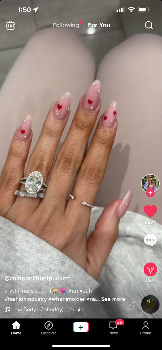 tiktok nails Valentine’s Day nails heart nails pink nails almond nails trendy nails aesthetic nails Valentine’s Day nail inspo Non Basic Valentines Nails, Valentines Day Aesthetic Nails, Heart Envelope Nails, Oval Valentines Day Nails, Valentine’s Day Nails Almond Shape, Alternative Valentines Nails, Valentines Day Nails Aesthetic, Valentine’s Day Almond Nails, Tiktok Nail Ideas