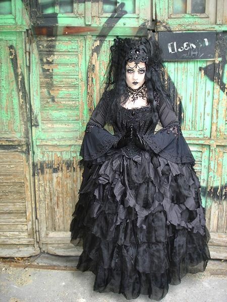 Gothic Rococo Dark Queen Dress, Gothic Rococo, Steampunk Witch, Steampunk Hats, Goth Stuff, Goth Steampunk, Witch Moon, Trad Goth, Queen Dresses