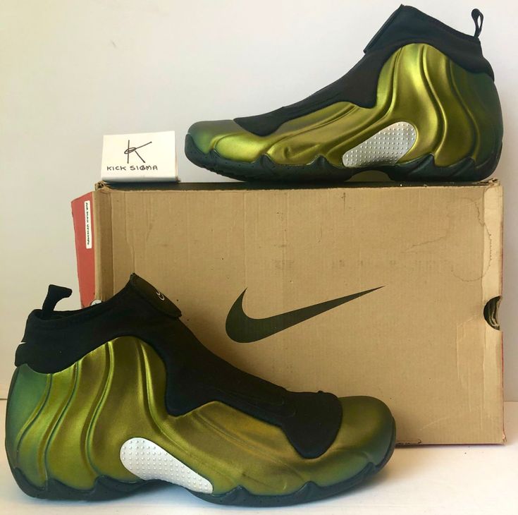 Nike Air Flightposite (1999) - Kevin Garnett – KICKSIGMA Nba Shoes, Star Gifts, Jason Kidd, Kevin Garnett, Page Background, Cartoon Photo, Basketball Sneakers, Star Gift, Nike Basketball