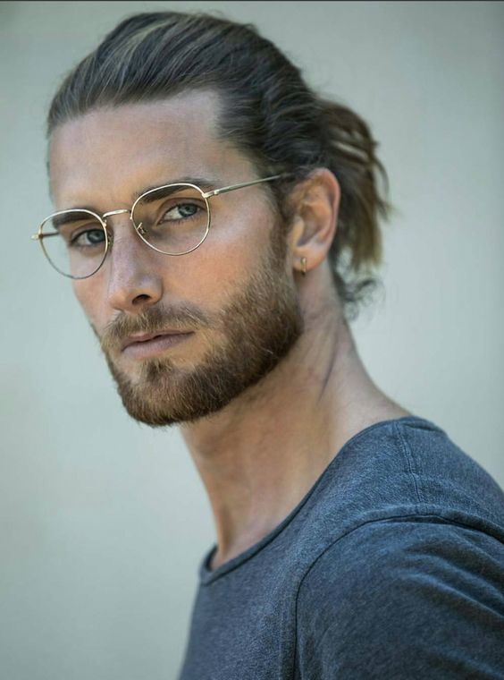 Ricardo Hoerich Filho Long Hair And Glasses, Hair And Glasses, Stylish Beards, Makeup Zombie, Best Beard Oil, Beard Styles Short, Handsome Men Quotes, Hairstyles With Glasses, Short Beard