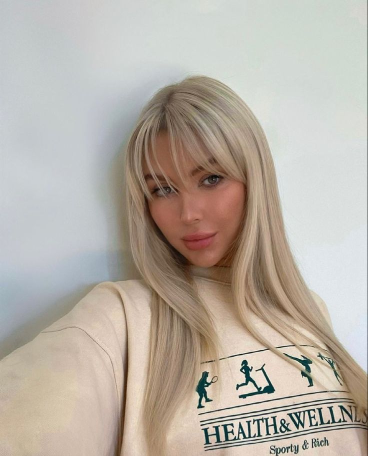 Blonde Hair Fringe, Blonde Hair With Fringe, Blonde Fringe, Perfect Blonde Hair, Blonde Bangs, Blonde Hair With Bangs, Light Blonde Hair, Straight Blonde Hair, Vlasové Trendy