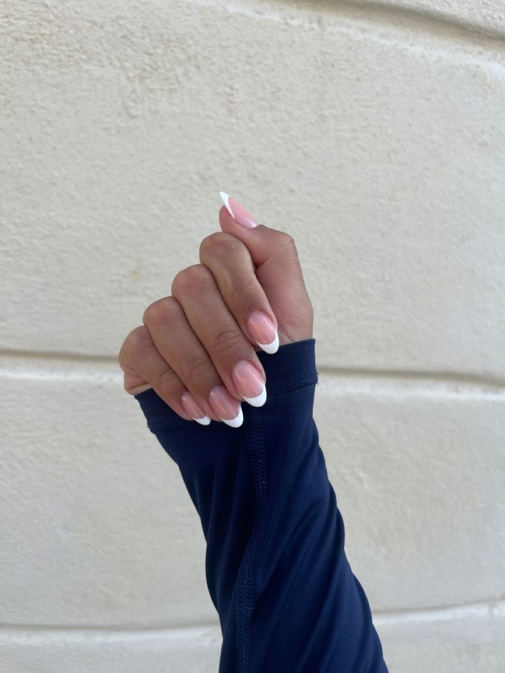 Different White Nails, Cute French Tip Nails White, White French Tip Round, French Tip Almond Short, French Tips Oval Nails, Nail Inspo Back To School 2024, White French Tips Almond, Preppy White French Tip Nails, White Almond Nails French Tip