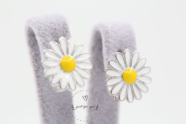 Sunflower Earrings, White Flower Earrings, Floral Jewelry, 925 Sterling Silver - Special Design - Item is fully handmade - 925 Sterling Silver - Weight : 3.47 gr / 0.122 oz (approximate) Clip-on Flower Earrings Gift, White Clip-on Flower Earrings For Gifts, Silver Flower Clip-on Earrings In Sterling Silver, Silver Flower Clip-on Earrings, Silver Clip-on Flower Earrings As Gift, Silver Clip-on Flower Earrings For Gift, Silver Sterling Silver Flower Clip-on Earrings, White Flower Sterling Silver Earrings, Handmade Silver Flower Clip-on Earrings