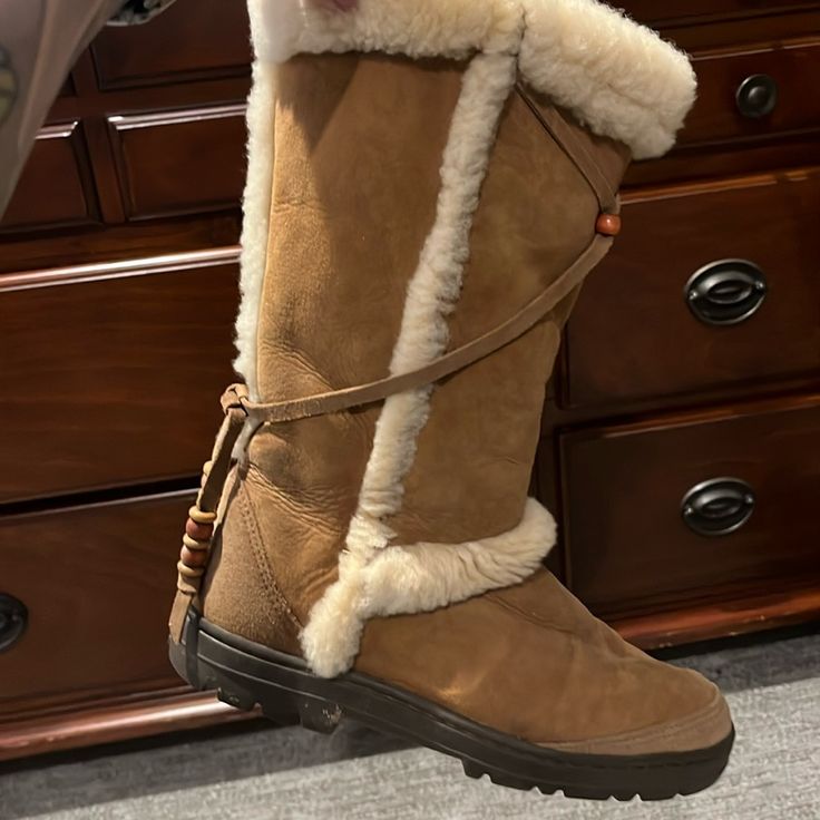 Gently Worn, But Super Soft And Cozy Native American Style. Ugg Boots Style Ugg Boots, Native American Style, Native American Fashion, Womens Uggs, Winter Rain, Ugg Shoes, Ugg Boots, American Style, Rain Boots