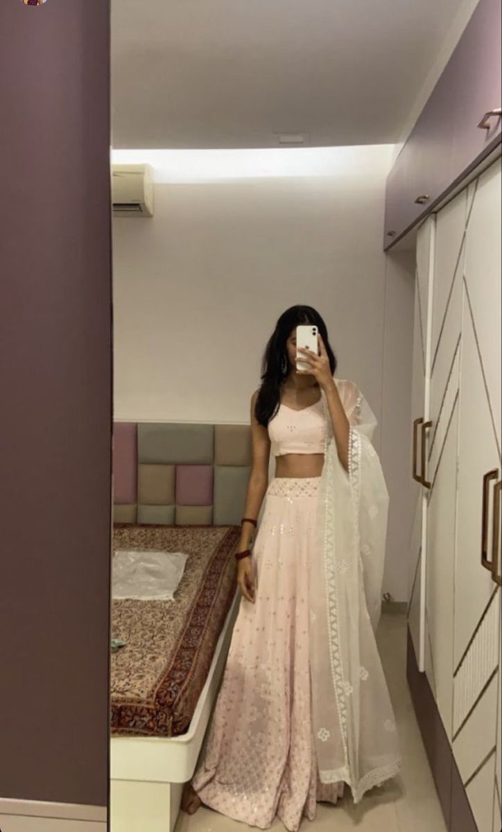 Picture Ideas Aesthetic, Floral Skirt Outfits, Best Indian Wedding Dresses, Skirt Aesthetic, White Lehenga, Simple Lehenga, Trendy Outfits Indian, Desi Wedding Dresses, Traditional Indian Dress