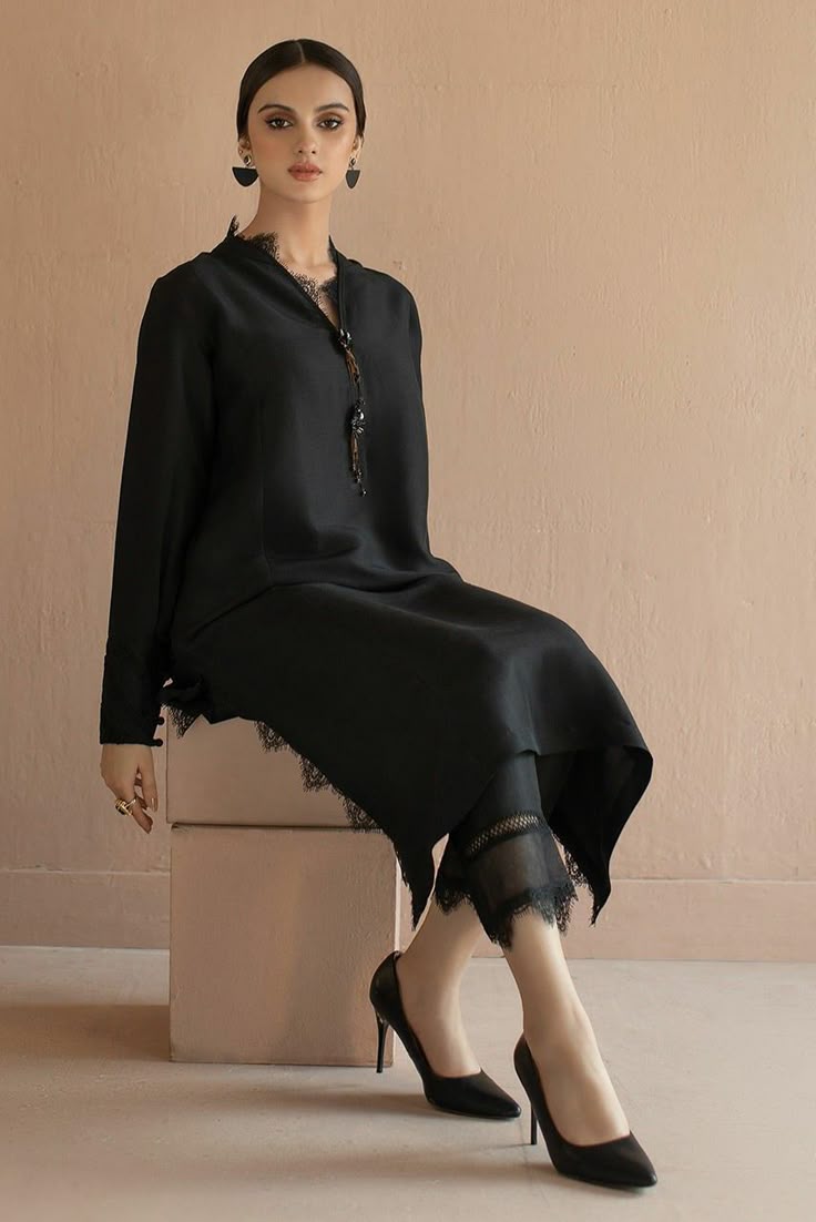 Black Pakistani Suit Party Wear, Black Simple Dress Design Pakistani, Black Dress For Women Pakistani, Black Colour Pakistani Suits, Plain Black Suit Designs Pakistani, Black Pakistani Suit, Eastern Wear, Designer Party Dresses, Casual Wear Dress