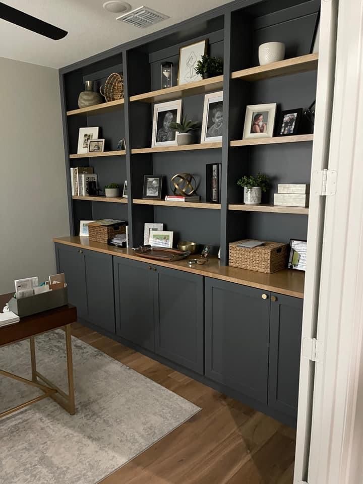 a living room filled with lots of bookshelves