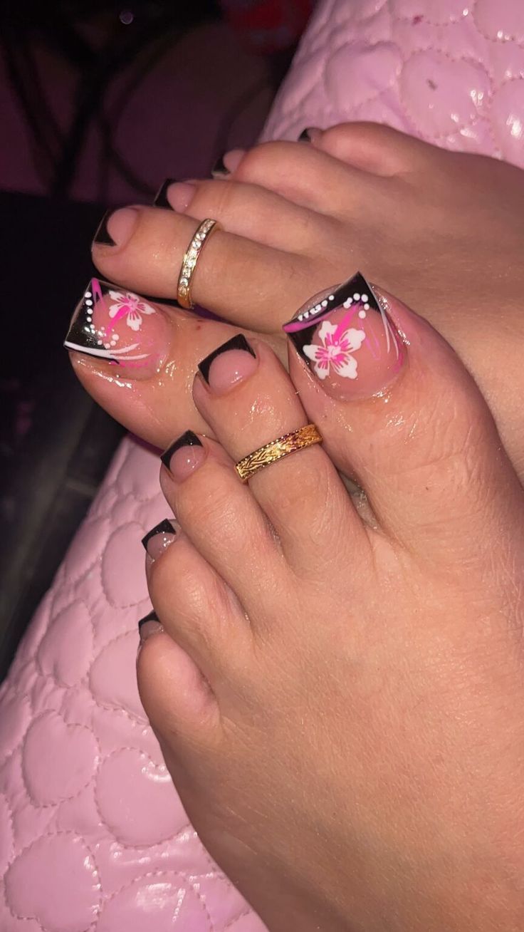 30 Black French Pedicure Ideas To Try In 2023! - alexie Black French Tip Nails Toes, Black Acrylic Toe Nails, Black French Tip Pedicure, Black French Pedicure, French Pedicure Ideas, Pedicure Routine, French Tip Pedicure, French Toe Nails, French Pedicure Designs