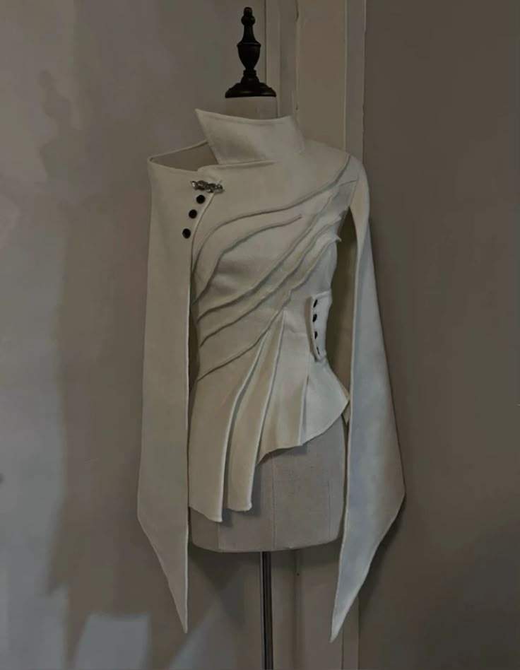 Winter Avant Garde, Vintage Model Poses, Unique Clothing Designs, Detail Couture, Concept Fashion, Best Costume Design, Origami Fashion, Geometric Fashion, Best Costume