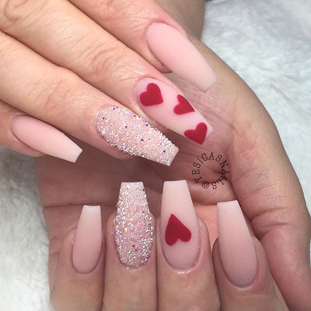 Valentines nails @KortenStEiN Valentines Handmade, Nails Valentines, Valentine Nail Art, Romantic Nails, Heart Nail, Nagel Tips, Nail Designs Valentines, Pretty Nail Art Designs, Acrylic Coffin