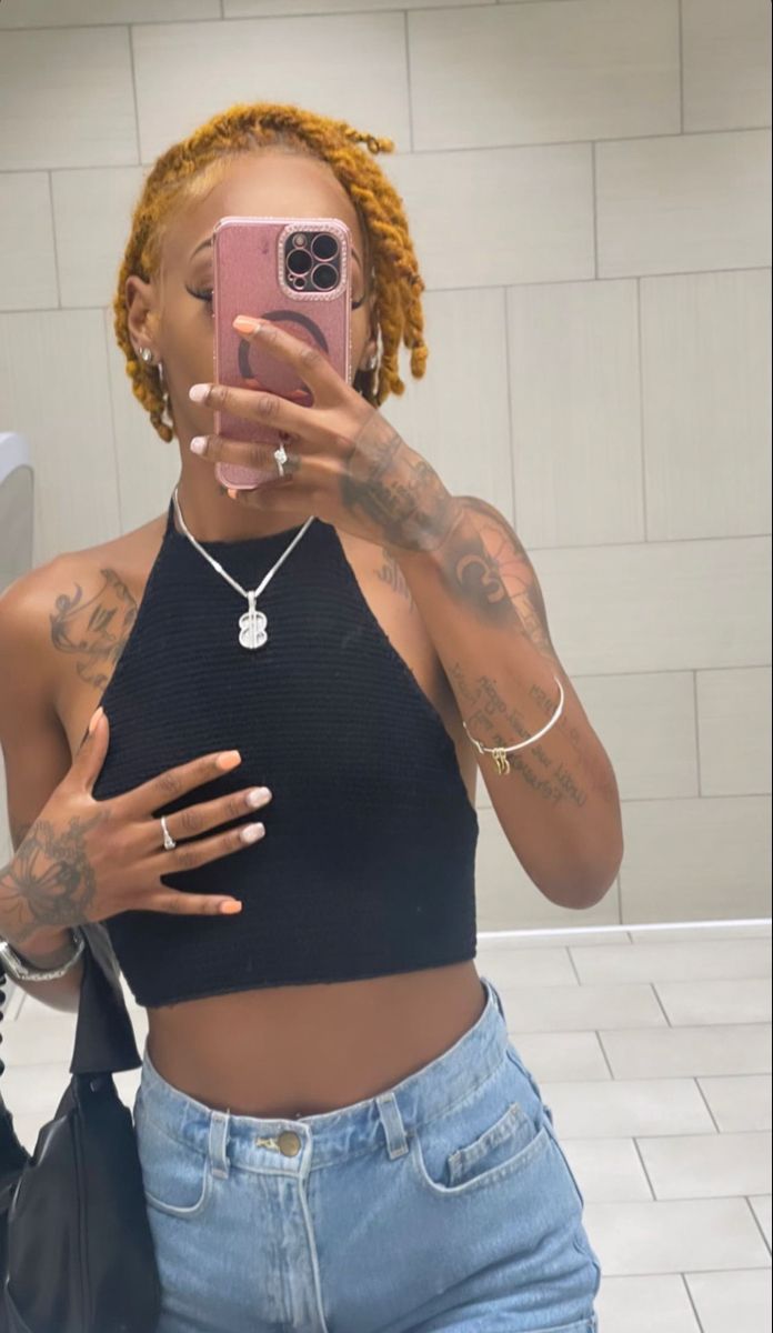 Styling Short Dreads Black Women, Small Long Locs Black Women, Dreadlock Journey Black Women, Dreadlock Bob Black Women, Retwist Styles For Short Locs, How To Style Dred Lock, Small Locs Black Women, Female Loc Styles, Short Locs Hairstyles For Women