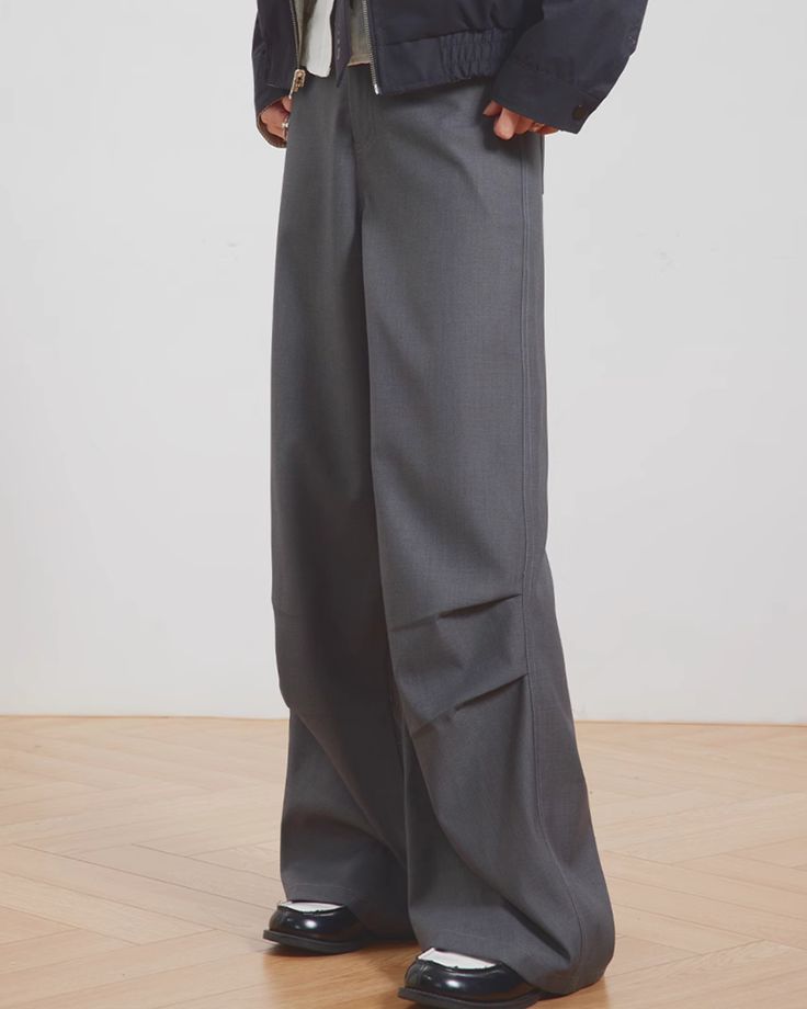 Trendy wide pants with loose sizing.

Available in monochrome colors, perfect for daily use.

You can mix and match it without having to choose tops or outerwear.
◾️Model
Height/Weight：170cm(66.9in)/46kg(101.4lb)
Fitting Size：M

◾️Material
viscose 20%
polyester 80%




Size (cm)
Length
Waist
Hip


XS
98
62
91


S
101
66
95


M
104
70
99


L
107
74
103 Oversized Full Length Wide Leg Pants For Fall, Oversized Solid Pants For Workwear, Oversized Pants For Workwear, Oversized Workwear Pants, Chic Gray Wide Leg Full Length Pants, Oversized Wide Leg Solid Color Pants, Gray Baggy Straight Pants, Oversized Solid Wide Leg Pants, Gray Baggy Pants For Workwear