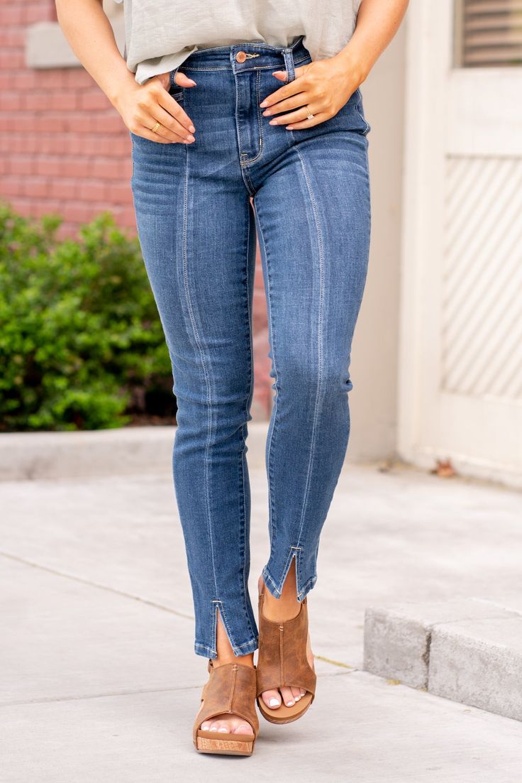 Judy Blue Don't be afraid to wear high-waisted jeans, especially with this dark wash denim. With a dark blue wash, these will be your everyday go-to denim. Color: Dark Wash Cut: Skinny, 28.25" Inseam* Rise: High Rise, 10.25" Front Rise* Material: 93% Cotton / 6% Polyester / 1% Spandex Machine Wash Separately In Cold Water Stitching: Classic Fly: Zipper Style #: JB82494 , 82494 *Measured on the smallest size, measurements may vary by size. Contact us for any additional measurements or sizing. Jud The Boyfriends, Kimono Sweater, Denim Color, Judy Blue Jeans, Sweater Sale, Summer Accessories, Dark Wash Denim, Jean Leggings, Be Afraid