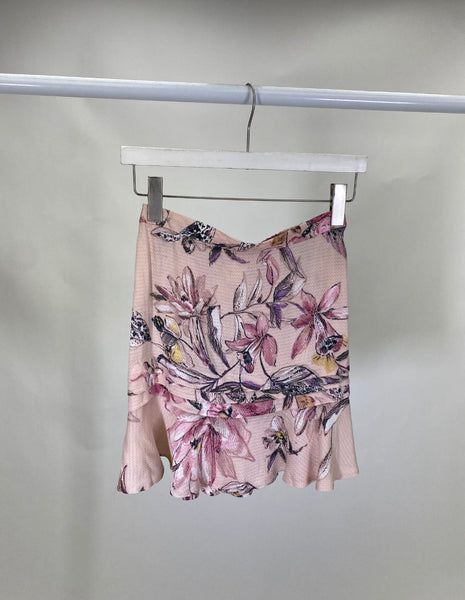 This Item is Final Sale. Meet the Mira! The printed mini skirt of our dreams. Featured in a flirty floral print with hues of purples, pinks, and reds, this mini is a must have. Pair with the Petal Top in Pink Mauve to create a matching set moment. Matching Purple Satin Skirt And Top, Affordable Feminine Mini Skirt, Purple Flower Mini Skirt, Luxury Summer Floral Print Mini Skirt, Mini Wrap Skirt Floral, Dusty Rose Pink Skirt, Red Floral Skirt, Printed Mini Skirt, Pink Maxi Skirt