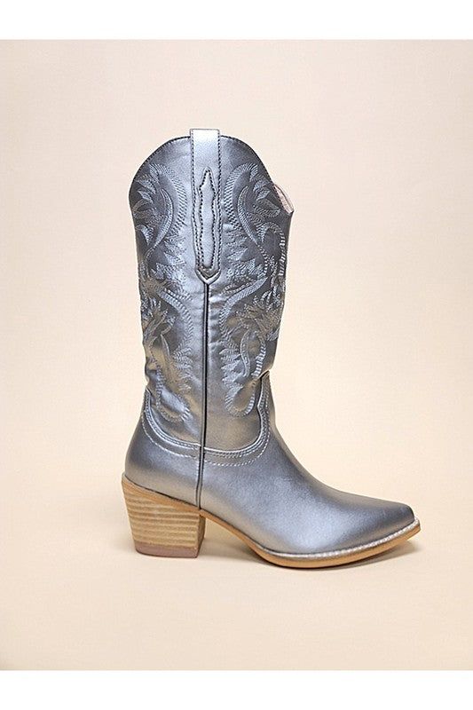 -EMBROIDERY WESTERN BOOTS-SHOE MODEL SUGGESTION: RUNS SMALL - MODEL PREFERS 1/2 SIZE LARGER-ALL MEASUREMENTS ARE MADE ON A SIZE 7.5. THERE MAY BE SLIGHT MEASUREMENT VARIATIONS BASED ON SIZE.Casual western knee high bootsShaft Height: 13'' Heel Height: 2.5''The front platform: 7''Types of closures: zipper no zipperCircumference of shoe opening: 13'' Bottom of the sole: 3.75'' Style: CASUAL,WESTERN Embellishment: EMBROIDERY Length: 14" Closure: ZIPPER Heel Height: 2.5" Width: 3.75" Made In: CHINAM Cowgirl Boots Cream, Western Embroidered Beige Boots, Cream Western Boots With Reinforced Heel, White Weatern Boots, White Western-style Fitted Heeled Boots, Knee High Western Boots, Zipper Heels, Slip On Boots, Shoe Boutique