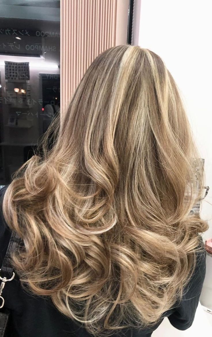 Blonde Chunky Lowlights, Bright Blonde Hair With Brown Lowlights, Blonde Hi Lights On Brown Hair, Heavily Highlighted Hair, Blonde Highlights And Lowlights On Brown Hair, Blonde With Brown Highlights Caramel, Foil Color Hair Highlights, Blonde Hair Inspo For Brunettes, Blonde Hair With Blonde Lowlights