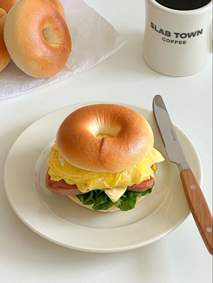 a bagel sandwich sitting on top of a white plate