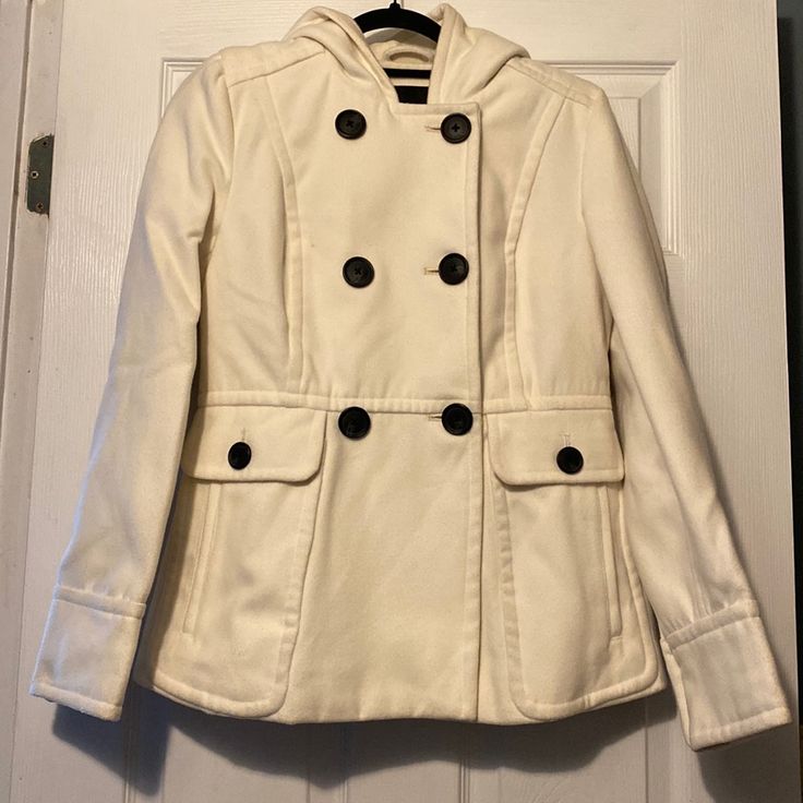 Women’s Winter Jacket. New With Tags. Never Been Worn. Color Is Ivory With Black Buttons. Cream Faux Fur Coat, Leather Jacket Zipper, Womens Utility Jacket, Pea Coats Women, Green Utility Jacket, Peacoat Jacket, Lambskin Leather Jacket, Jean Jacket Women, Black Puffer Jacket