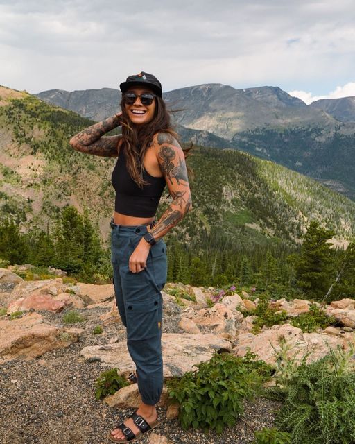 Gaper Day Outfit, Outfits For Extreme Heat, Denver Outfits Spring, Outdoorsy Fashion, Relaxed Summer Outfits, Outdoor Clothing, Outdoor Aesthetic Outfits, Pnw Fashion, Hiking Outfit Aesthetic