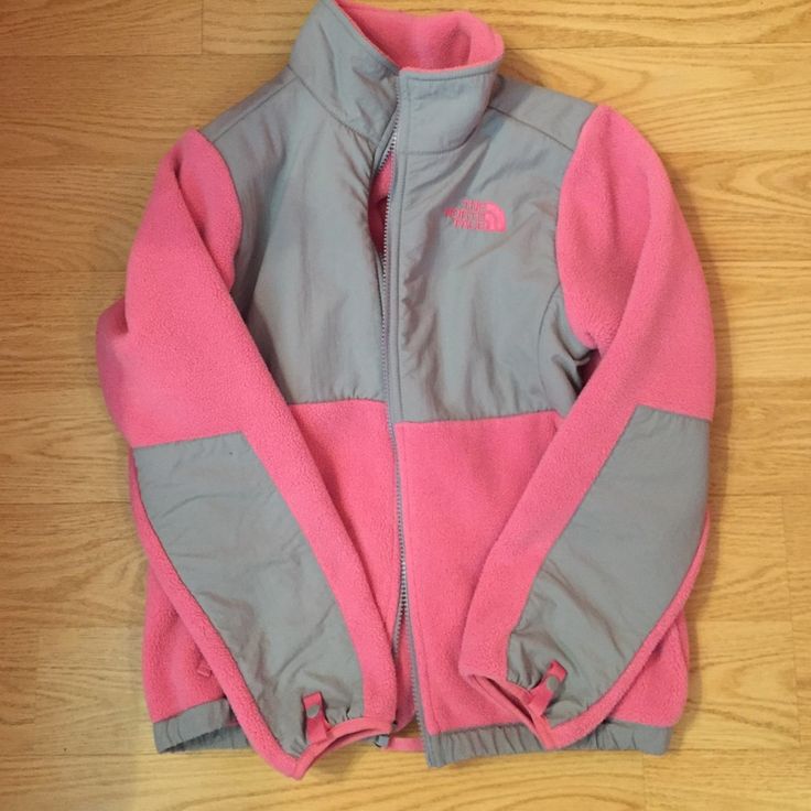 Never Worn Casual Pink Fleece Jacket For Fall, Pink The North Face Outerwear For Spring, The North Face Pink Spring Outerwear, Pink Hooded Fleece Jacket For Spring, Casual Pink Fleece Jacket With Pockets, Pink Long Sleeve Fleece Jacket For Spring, Pink The North Face Outerwear With Pockets, Pink Fleece Jacket For Cold Spring Weather, Pink Fleece Jacket For Spring Cold Weather