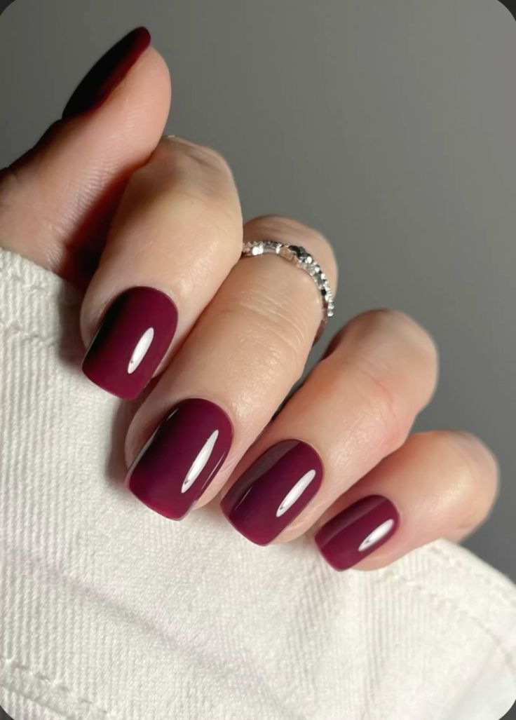 Small Gel Nails, Nails Bordeaux Gel, Small Square Nails, Bordeaux Nails, Permanent Nails, Small Nail Art, Square Gel Nails, Shellac Nails Fall, Small Nails