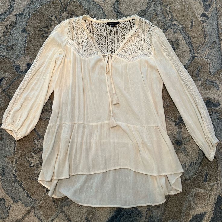 American Eagle High-Low Flowy Shirt, Size Xs, Ivory, Never Worn Off White Long Sleeve Bohemian Blouse, Bohemian Off White Long Sleeve Top, Off White Long Sleeve Vacation Blouse, Casual Cream Flowy Tops, Off White Long Sleeve Blouse For Vacation, Off White V-neck Top With Lace Trim, Flowy Cream Casual Tops, Casual Long Sleeve Cream Peasant Top, Cream Long Sleeve Peasant Top For Daywear