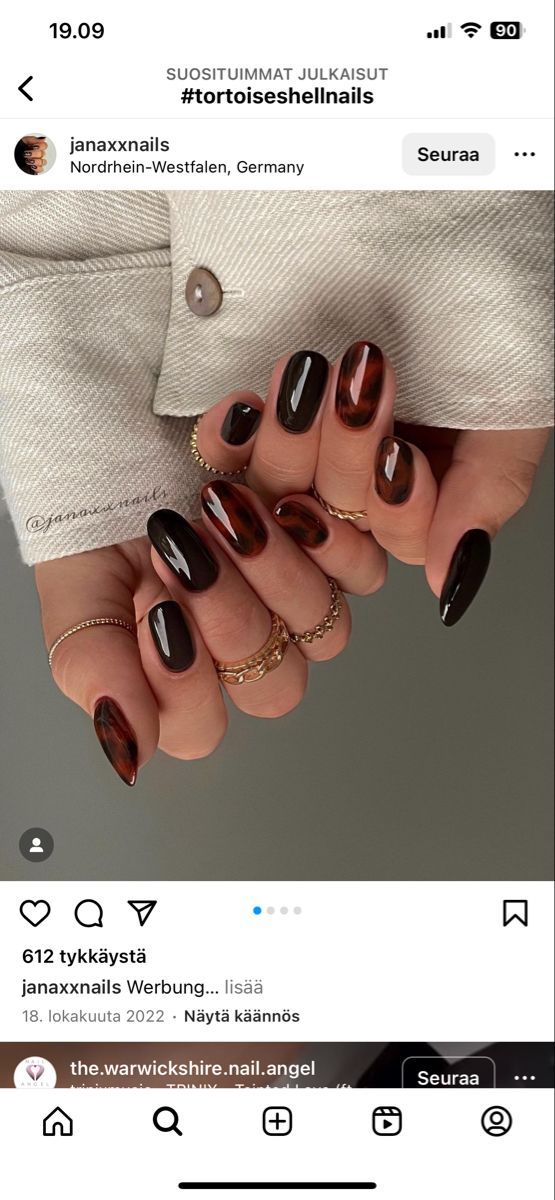 Biab Nails Tortoise Shell, Nail Tortoise Shell, Tortoise Shell And Burgundy Nails, Tortis Shell Nails Design, Dark Red Tortoise Shell Nails, Tortoise Shell Nails With Green, Short Square Tortoise Nails, Dark Tortoise Nails, Autumn Nails Tortoise Shell