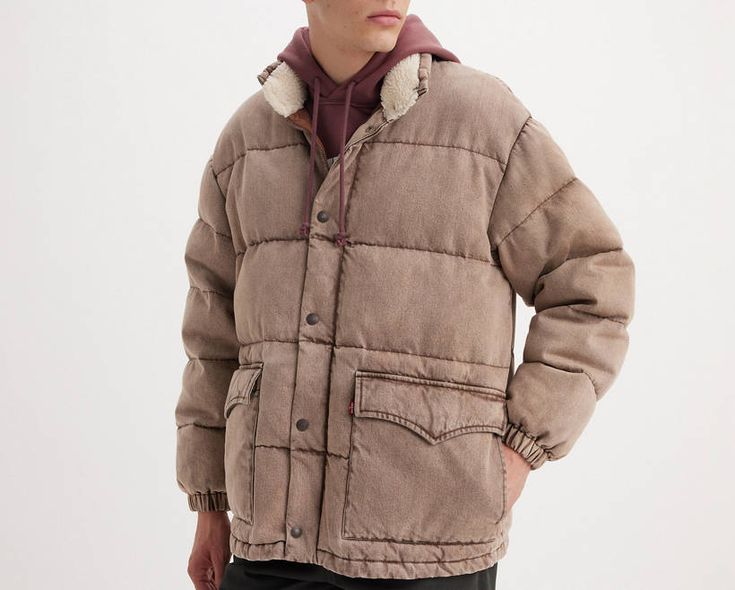 Proof that puffer jackets can be warm and stylish. Our Western Super Puffer Jacket features a quilted puffer design, a button-up front and two handy pockets. We topped it off with western details like yoke detailing at the chest. A classic puffer with western style Cut with a boxy, relaxed fit Insulated for extra warmth Finished with western-inspired yoke detailing Western Style, Puffer Jacket, Western Fashion, Levi's, Puffer, Button Up, Relaxed Fit, Design