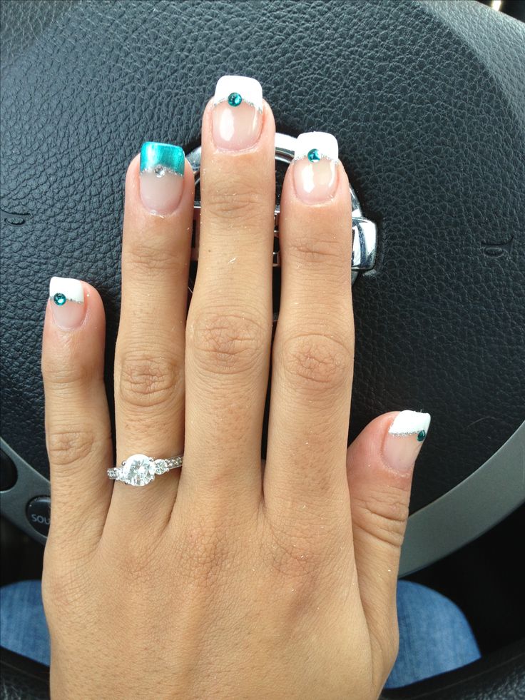 Wedding nails teal white crystals like it but i think without the crystals and just depends on color Wedding Nails Turquoise, Western Wedding Nails For Bride White, Turquoise Wedding Nails For Bride, Teal Wedding Nails For Bride, Turquoise Wedding Nails, Teal Wedding Nails, Nails Teal, Nails For Bride, Turquoise Nails