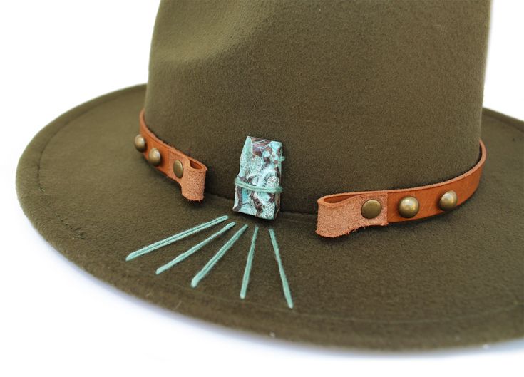 Adjustable Green Fedora Hat Band, Artisan Adjustable Fedora For Outdoor, Handmade Adjustable Fedora For Outdoor, Adjustable Fedora With Short Brim For Gift, Adjustable Short Brim Fedora As Gift, Adjustable Wide Brim Fedora As Gift, Adjustable Wide Brim Felt Hat As Gift, Adjustable Wide Brim Hat For Gift, Adjustable Fedora Felt Hat As Gift