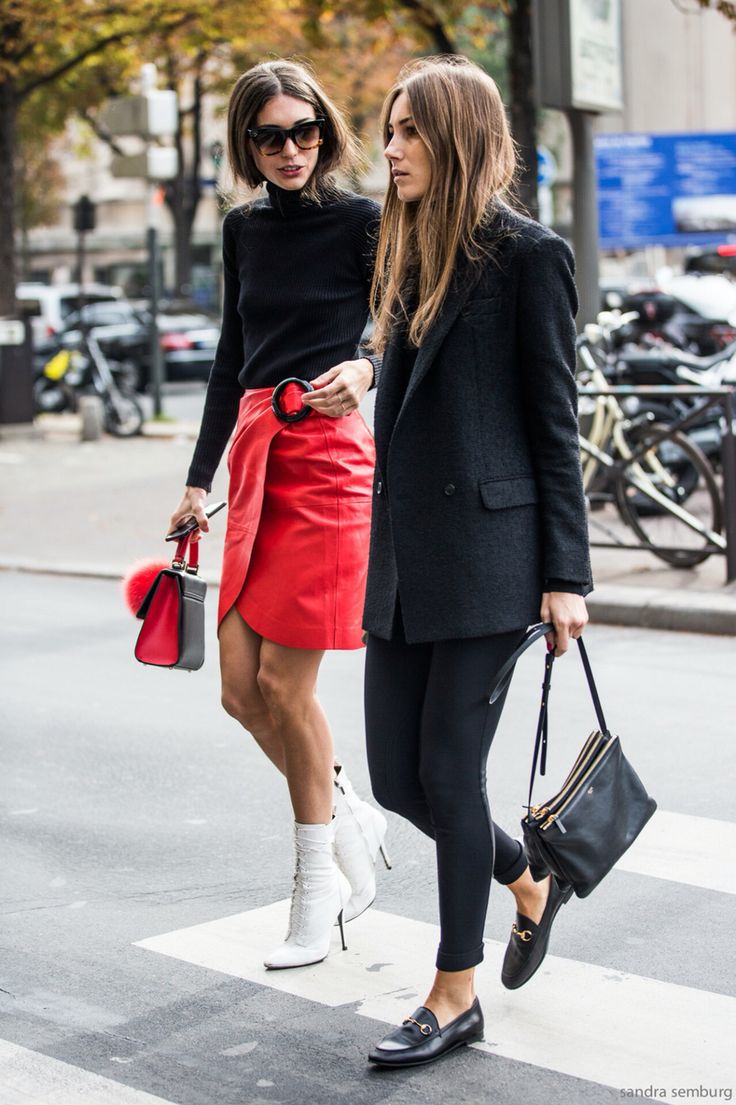 Gucci loafers are my new dream Loafers Outfit, How To Wear Leggings, Total Black, Stil Inspiration, Looks Street Style, Street Style Chic, Street Style Inspiration, Fashion Weeks, 가을 패션