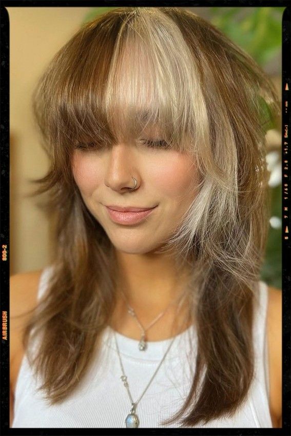 Image edited by AirBrush App. Filter: Color - ULT-3. Cute Fringe Hairstyles For Your New Look : Spilt Colour Fringe + A Shaggy Cut. #hair #haircoloridea #bangs #shaggycut #photoeditor #filter #airbrushapp #retouch #airbrushfilter Fringe Different Colour To Hair, Streak In Bangs, Half Blonde Bangs, Ombré Bangs, Cute Fringe Hairstyles, Coloured Bangs, Highlights With Bangs, Fringe Highlights, Blonde Chunks