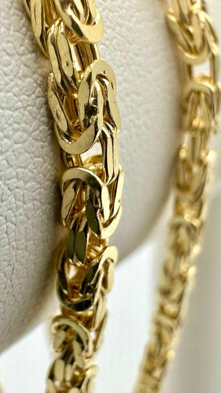 -           M A Y A J E W E L E R           - --- Created in GURANTEED HIGH QUALITY 14-Karat SOLID GOLD --- Not Gold Filled or Plated! With a 2.5 millimeter thickness, this chain is available from 20" to 25.5" (inches) in lengths. 20 inches - 2.5 mm : 8.13  gr (grams weight) 22 inches - 2.5 mm : 8.94 gr 24 inches - 2.5 mm : 9.76 gr 25.5 inches - 2.5 mm : 10.57 gr Closure: Lobster Claw (Strong and Durable) Chain: 14K Solid Gold Byzantine Style Please feel free to message me for any custom sizing! Byzantine Chain, Chain Necklace For Men, Precious Jewels, Gold Piece, Necklace For Men, Last Minute Gifts, Men Necklace, Chains Necklace, Favorite Jewelry