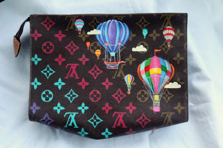 Hand Painted Bags - Etsy Hand Painted Bags Handbags, Hand Painted Bags, Custom Wallets, Painted Leather Bag, Custom Leather Bag, Hand Painted Purses, Painted Handbag, Painted Purse, Painted Clothes Diy