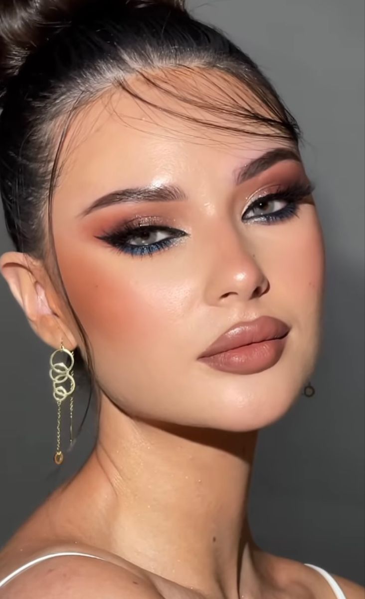 Makeup Looks On Blue Dress, Eye Look For Blue Dress, Wedding Blue Makeup, Blue Makeup For Wedding, Makeup Look On Blue Dress, Glam Makeup For Blue Dress, Eye Make Up For Blue Dress, Make Up For Party Night Makeup Ideas, Wedding Makeup Blue Dress