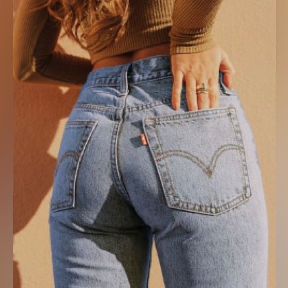 These Are The Levi’s Wedgie Icon Jeans In The Color “Shut Up.” They Are The Perfect Blend Of Medium Light Blue For Spring And Summer! They’ve Never Been Worn. Blue Denim Jeans Outfit, Polo Shirt Outfits, Levi Strauss Jeans, Levi Jeans Women, High Waisted Mom Jeans, Levi’s Jeans, Distressed Black Jeans, Light Wash Jeans, Jeans Color