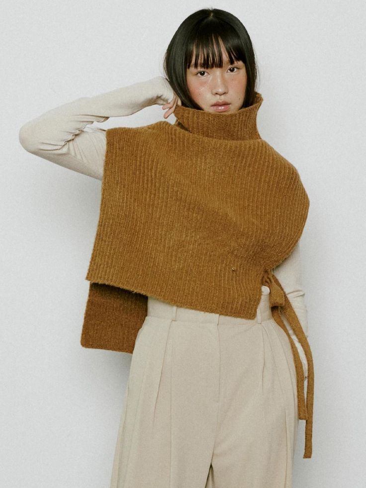 Composition : ACRYLIC 40%NYLON 35%WOOL 15%SPAN 10%Country of Origin : Republic of Korea Michelle Li, Cashmere Fashion, Moody Design, 2024 Ideas, Knitted Cape, Style Goals, Elegant Lady, Crochet Vest, Button Cardigan