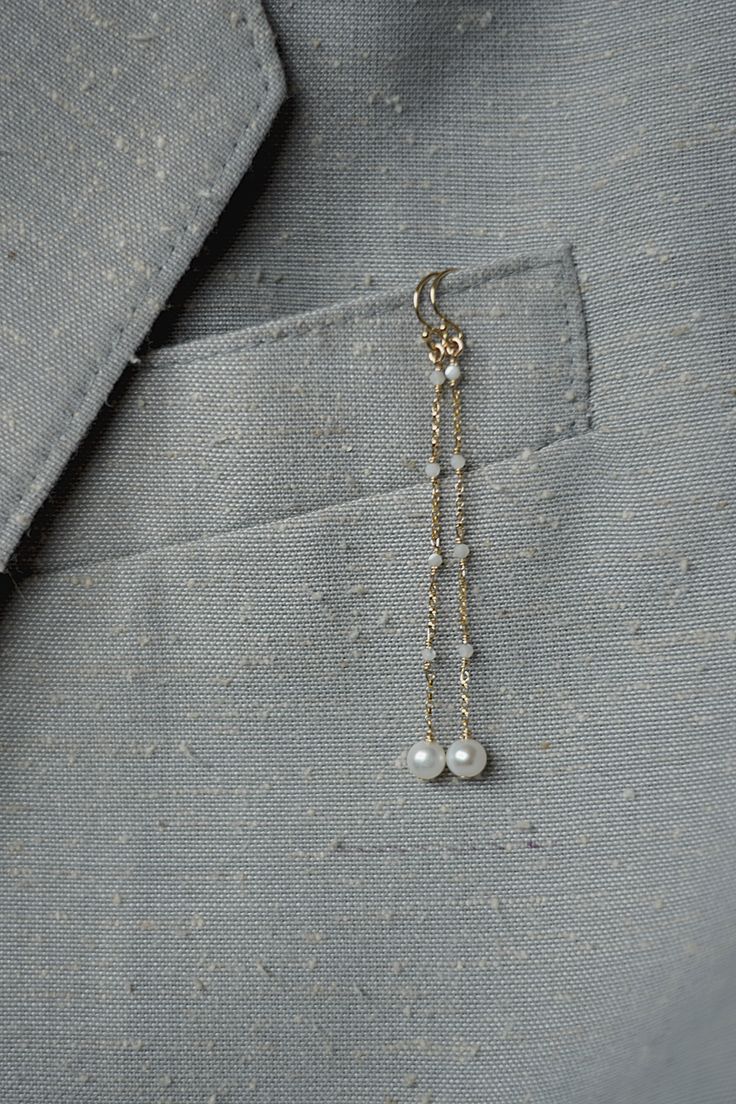 Pearl drop earrings. Long delicate dangles with dainty chain and round pearls. Please select your style. __ g e n t l e __ b r i d a l __ p e a r l __ d r o p s __ <3 ♥ These petite earrings are made with 14k yellow gold filled chain, 6 mm round white pearls and tiny faceted pearls. ♥ You can wear them as a pair or as a unique & simple single earring. These dangles are a light minimalist ornament of your neck and make a lovely June birthstone gift. ♥ You can select your personal preferenc 14k Gold Dangle Linear Earrings With Pearl Drop, 14k Gold Dangle Pearl Earrings, 14k Gold Linear Dangle Earrings With Pearl Drop, 14k Gold Dangle Earrings With Pearl Chain, Dainty Yellow Gold Pearl Drop Linear Earrings, Dainty Yellow Gold Linear Earrings With Pearl Drop, 14k Gold Delicate Pearl Chain Earrings, 14k Gold Minimalist Earrings With Pearl Chain, Minimalist 14k Gold Earrings With Pearl Chain