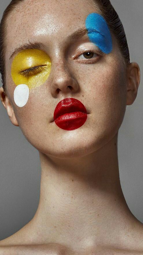 Hair And Makeup Ideas Photoshoot, Primary Color Makeup Look, Colorful Makeup Photoshoot, Makeup Colorful Creative, Avant Garde Makeup Simple, Face Paint Makeup Looks Easy, Geometric Eye Makeup, Face Paint Photoshoot, Creative Makeup Photoshoot Ideas