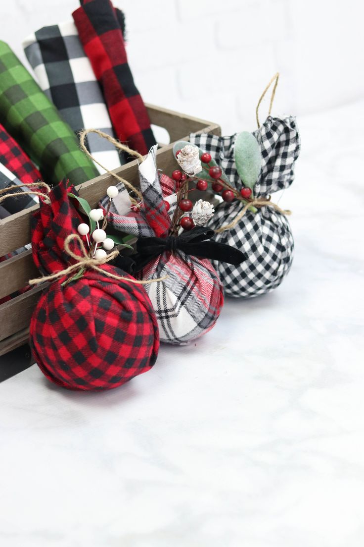 plaid fabric wrapped in twine and tied to wooden boxes with ribbons on them, sitting next to each other