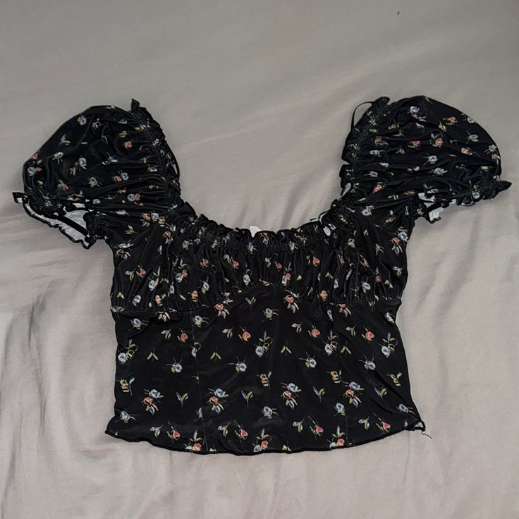 Urban Outfitters Black Floral Top With Puffy Sleeves And Pretty, Feminine Ruching Design And Lightweight Material Size Women’s Medium New With Tags Urban Outfitters Fitted Floral Print Tops, Fitted Floral Print Top From Urban Outfitters, Fitted Floral Print Tops By Urban Outfitters, Fitted Urban Outfitters Floral Print Tops, Fitted Black Floral Print Tops, Black Floral Print Crop Top, Black Stretch Tops With Floral Print, Black Stretch Top With Floral Print, Urban Outfitters Black Crop Top For Summer