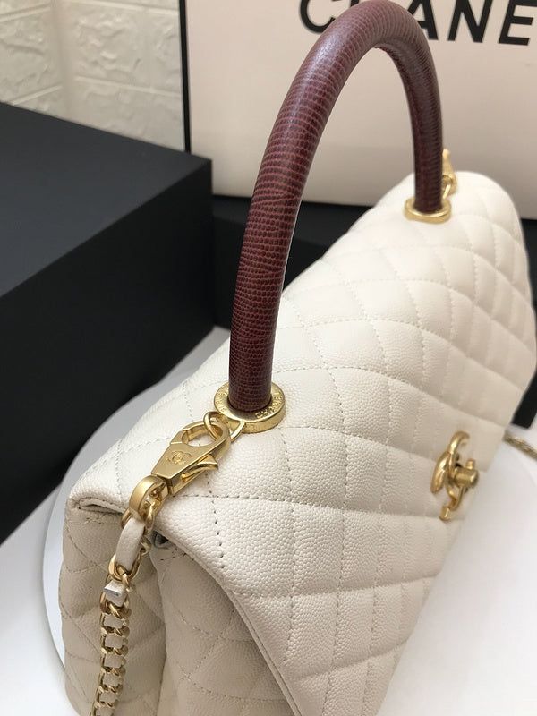 Size: 18cm*29cm*12cm It comes with Dust box, Care manual, Tag, and Paper bag. Stylish Handbags, Blue Sneakers, Evening Clutch Bag, Tote Backpack, Luxury Handbags, Evening Bags, Mini Bag, Bucket Bag, Latest Fashion Trends