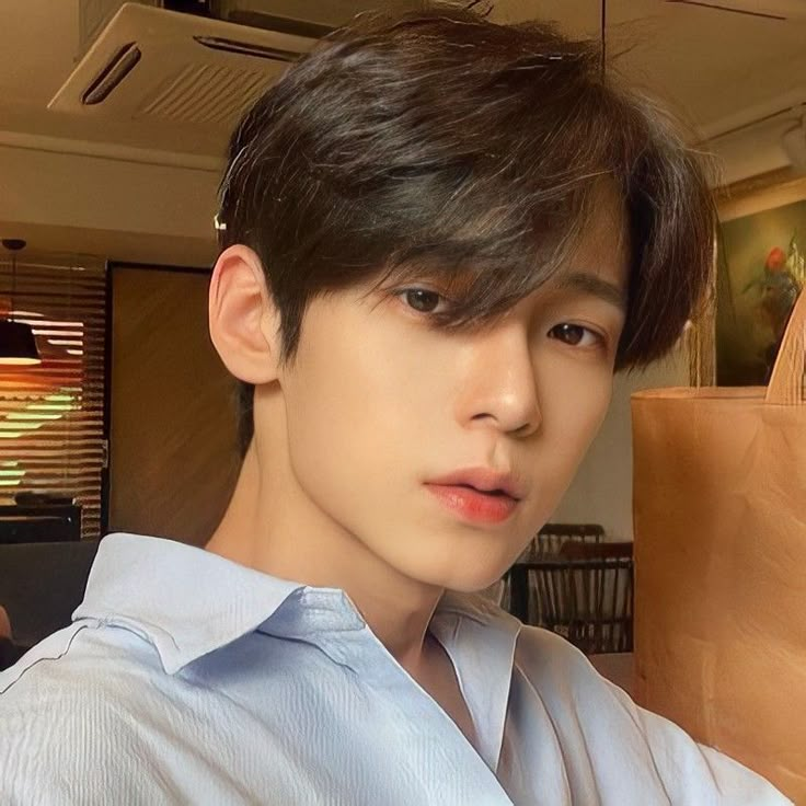 Chocolate Brown Hair Men, Men Korean Hairstyle, Korean Hairstyle Men, Korean Haircut Medium, Korean Haircut Long, Hair Color Korean, Asian Hair Inspo, Korean Haircut Men, Asian Brown Hair