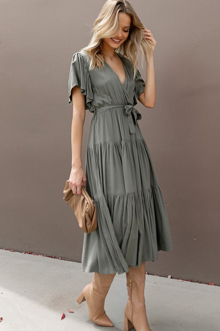 Barker Dress - Olive - Petal & Pup USA Sage Green Dress Casual, Mountain Formal, Cute Fall Dresses, Casual Bridesmaid Dresses, Petal And Pup, Everyday Clothes, Work Party, Strapless Tops, Party Outfits