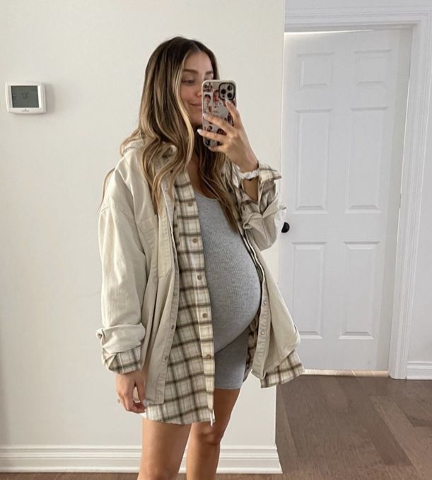 ✨ 5 Month Maternity Outfits, Maternity Stylish Outfits, Maternity 2022 Fashion, Maternity Outfits Rainy Day, Relaxed Maternity Outfit, Maturity Outfits Summer, Winter Baby Bump Outfits, Maternity Blazer Outfits, Pregnant Mom Outfits