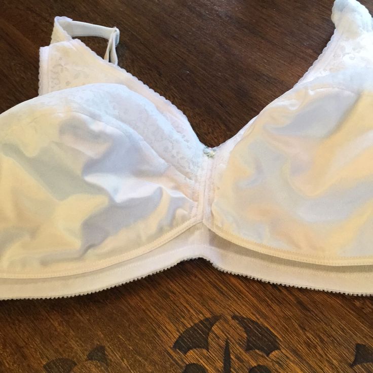 Mastectomy Bra With Pockets.White With 4hooks.Never Worn. White Full Cup Bra For Daywear, White Full Cup Bra With Moderate Coverage, White Fitted Bra With Moderate Coverage, Mastectomy Bra, Women's Intimates, Color White, Bra, Women Shopping, White