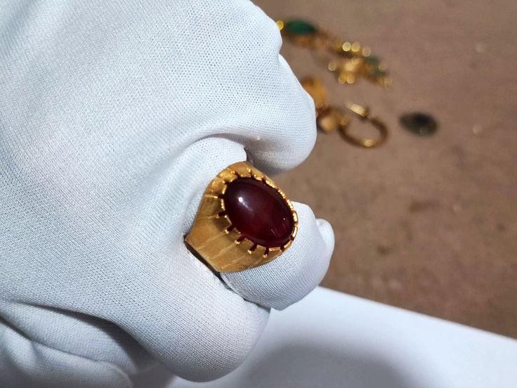 METAL: 925k Silver GEM: carnelian COATING: 24k gold over (We can made a special type of coating for your personal preference ) MATERIEL : 925K Sterling Silver ( Some of my items vermeil gold over silver for looks rich . But i can finish in silver too ) RING SIZE: 6 (your desired size is made) SHIPPING PRICE AND DURATION: We are shipping worlwide. Your products are sent within 2 business days after the order. 1-3 working days to Europe United States 6-10 working days other countries and continent Luxury Classic Carnelian Men's Ring, Gold Ruby Signet Ring With Polished Finish, Yellow Gold Carnelian Signet Ring Gift, Gold Carnelian Signet Ring With Polished Finish, Formal Carnelian Gold Ring, Formal Gold Carnelian Ring, Yellow Gold Carnelian Signet Ring As A Gift, Gift Carnelian Yellow Gold Signet Ring, Gift Carnelian Signet Ring In Yellow Gold